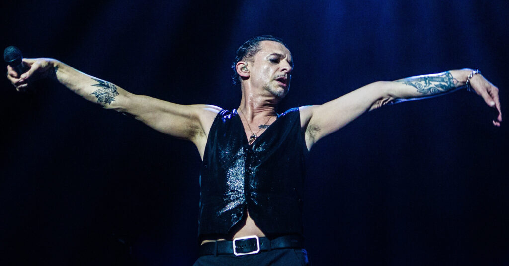 Dave Gahan spicca il volo