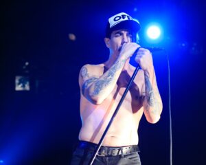Anthony Kiedis durante un live