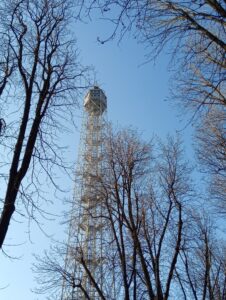 Un altro punto di vista della torre